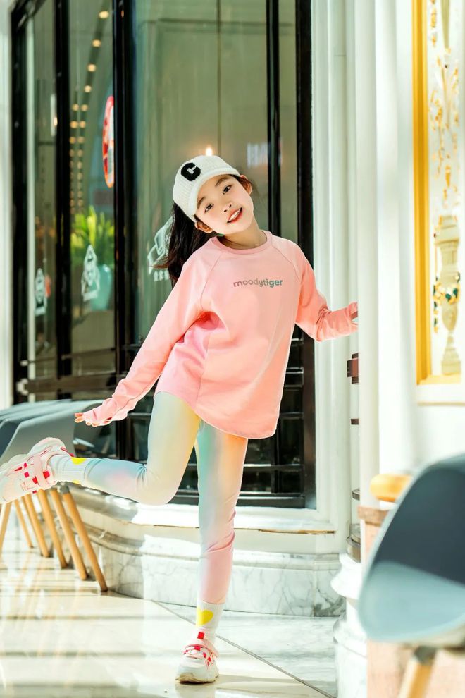 星空体育平台·app好穿又好看的儿童和成人运动服带着孩子动起来吧!(图32)