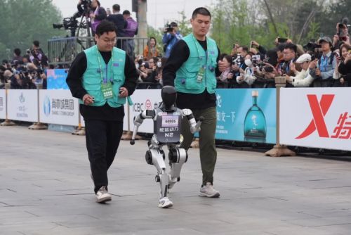 揭秘全球第一场人形机器人马拉松|前线(图6)