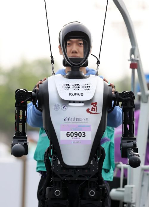 揭秘全球第一场人形机器人马拉松|前线(图12)