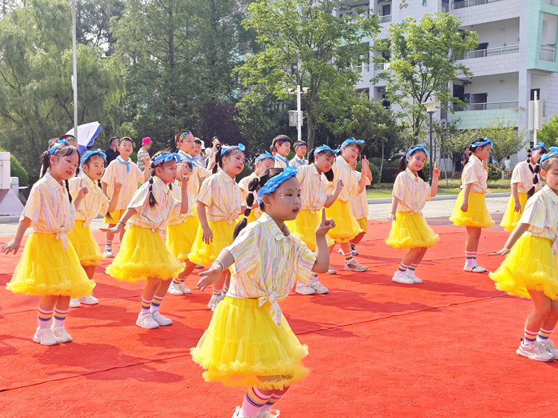 合肥市安庆路第三小学大杨分校举行第六届“和美杯”运动会暨校园文化艺术节(图3)
