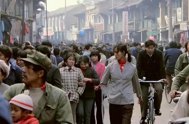 当年红极一时的“的确良”它是什么材质？为何后来销声匿迹了？(图4)