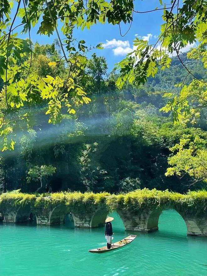 和父母跟团去贵州5天4晚人均需要多少钱？贵州五日游宝藏路线攻略(图3)