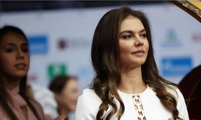 她是普京的绯闻女友传闻为他生下二子普京却不承认再婚(图1)