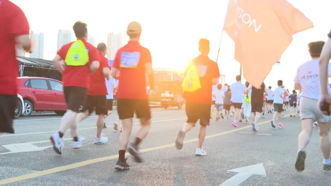 500多人畅跑88公里！龙港月湖畔涌动健康热潮(图2)