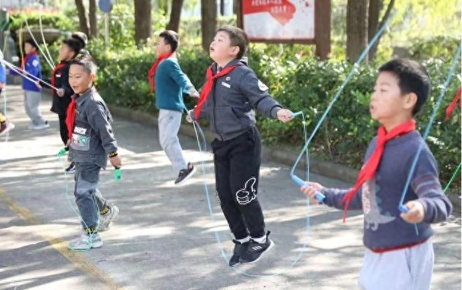 孩子每天跳绳1个月后变化惊人！儿科医生都推荐的黄金运动(图1)