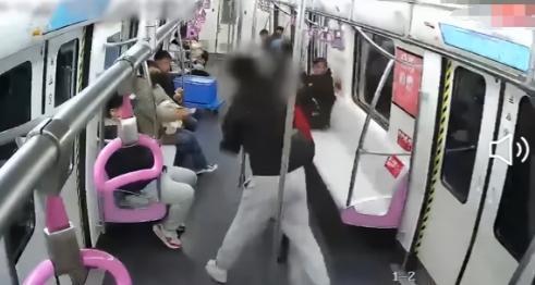 上海地铁女子踹男子裆部后续官方介入处理结果曝光全网炸锅(图13)