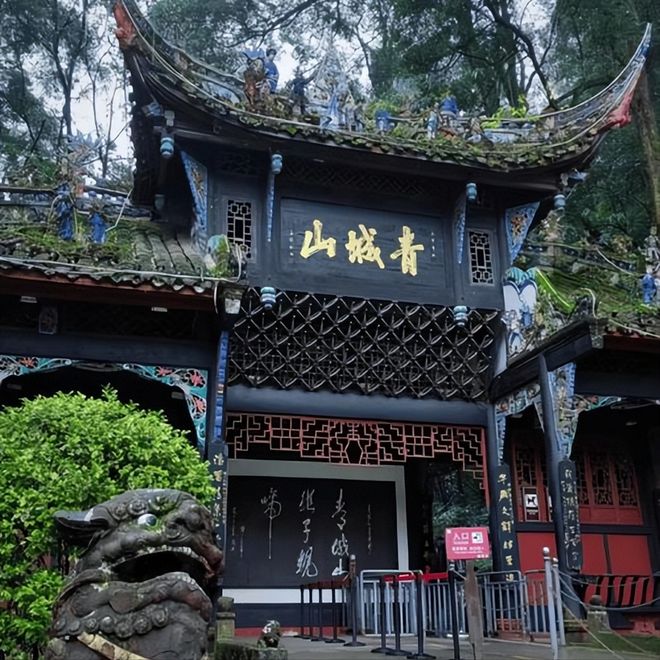 成都四天三晚旅游景点推荐成都4日游跟团行程+费用+避坑指南(图2)