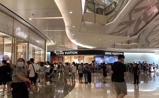 香港情侣在5平米廉租房中的一幕彻底撕开了穷人最心酸的遮羞布！(图2)