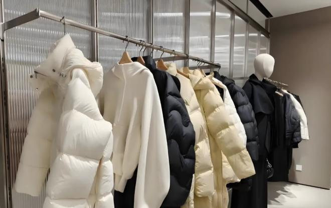 普通家庭的孩子不配穿浅色羽绒服？背后的心酸谁懂(图5)