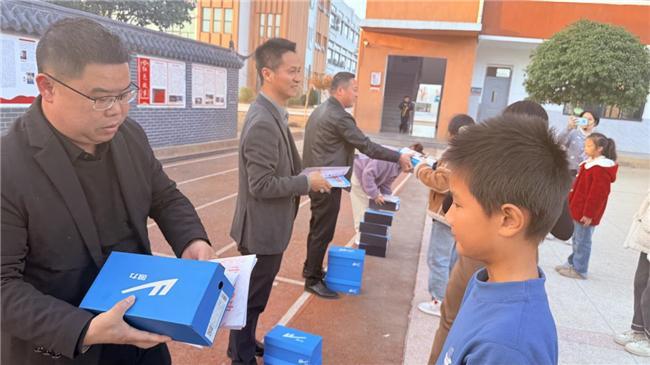 资溪县高阜镇：“爱心爸妈”守护困境儿童成长路(图2)