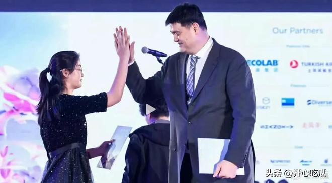 姚明女儿美到认不出！年仅15岁身高2米是一名学霸不爱打篮球(图9)