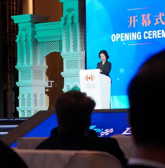 李湘为女铺路太过带16岁王诗龄硬往何超琼霍启刚等大佬圈层挤(图3)