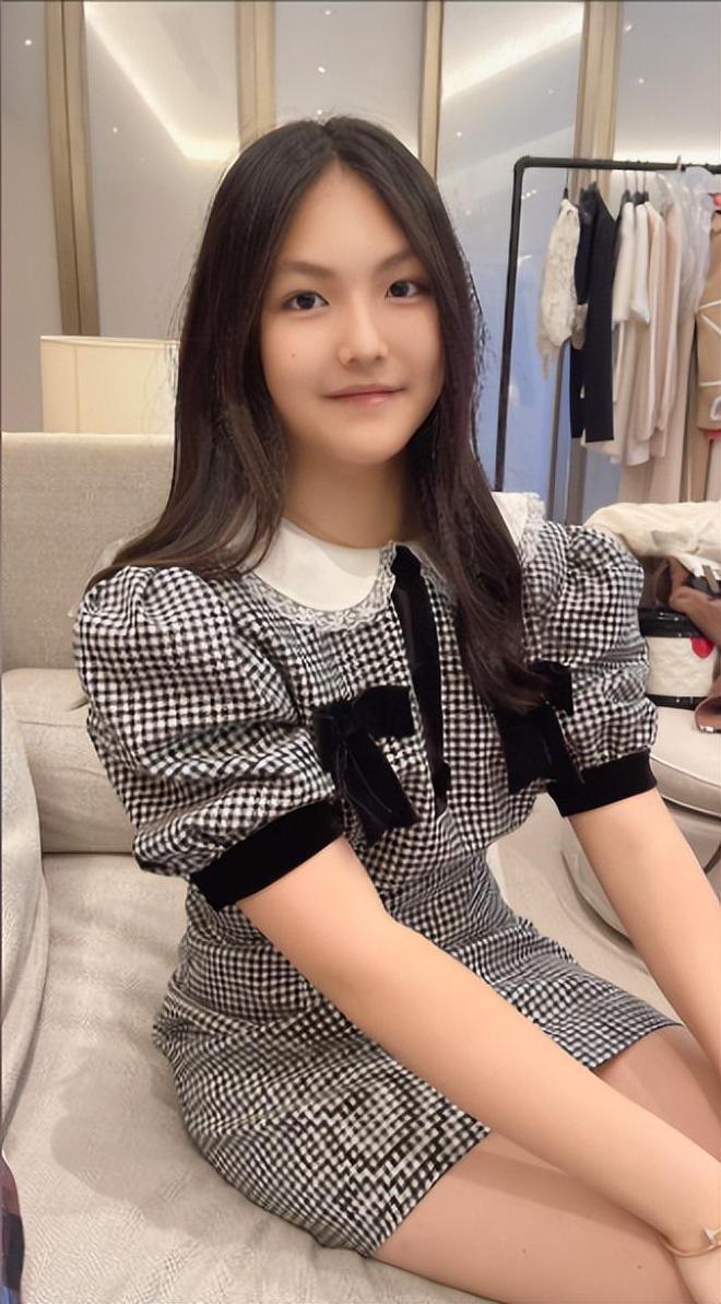 李湘为女铺路太过带16岁王诗龄硬往何超琼霍启刚等大佬圈层挤(图14)