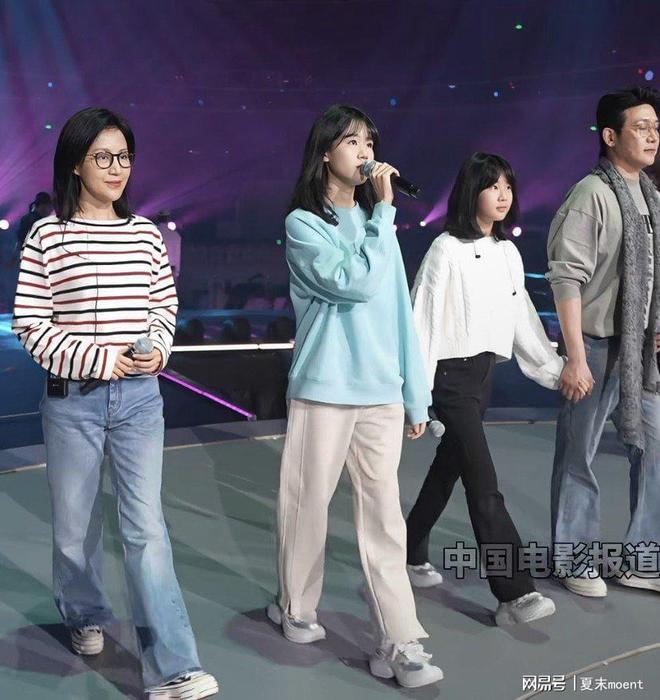 陆毅鲍蕾成都同框13岁女儿身高170cm引蒋勤勤羡慕(图5)