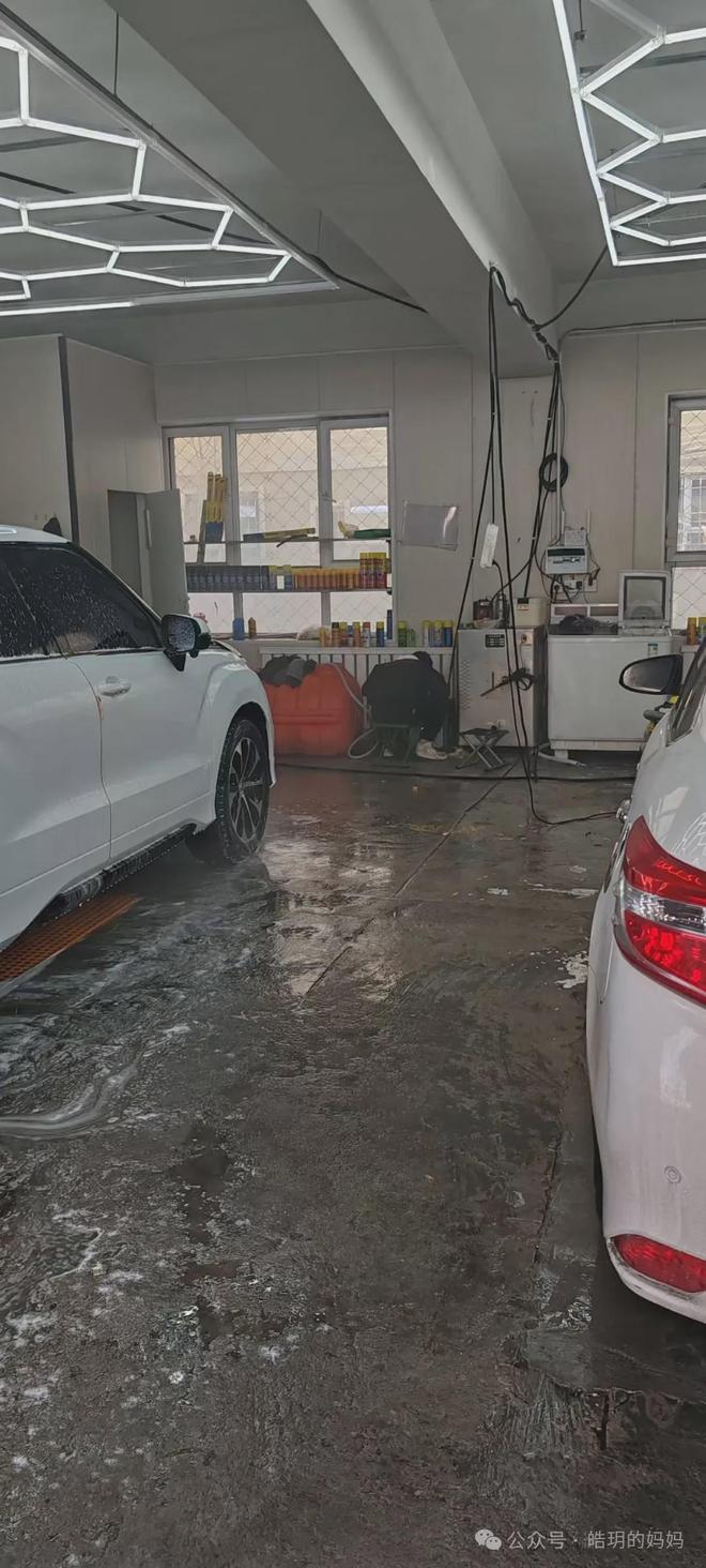 大众洗车行16岁的小洗车工让我看着有些心酸！(图2)